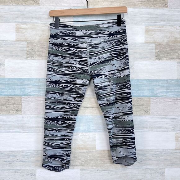 Zumba Capri Leggings Gray Black Print Mid Rise Dance Workout Gym Womens Small - Picture 4 of 7